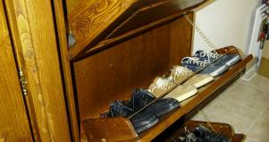 Scarpiera in legno su misura artigianale